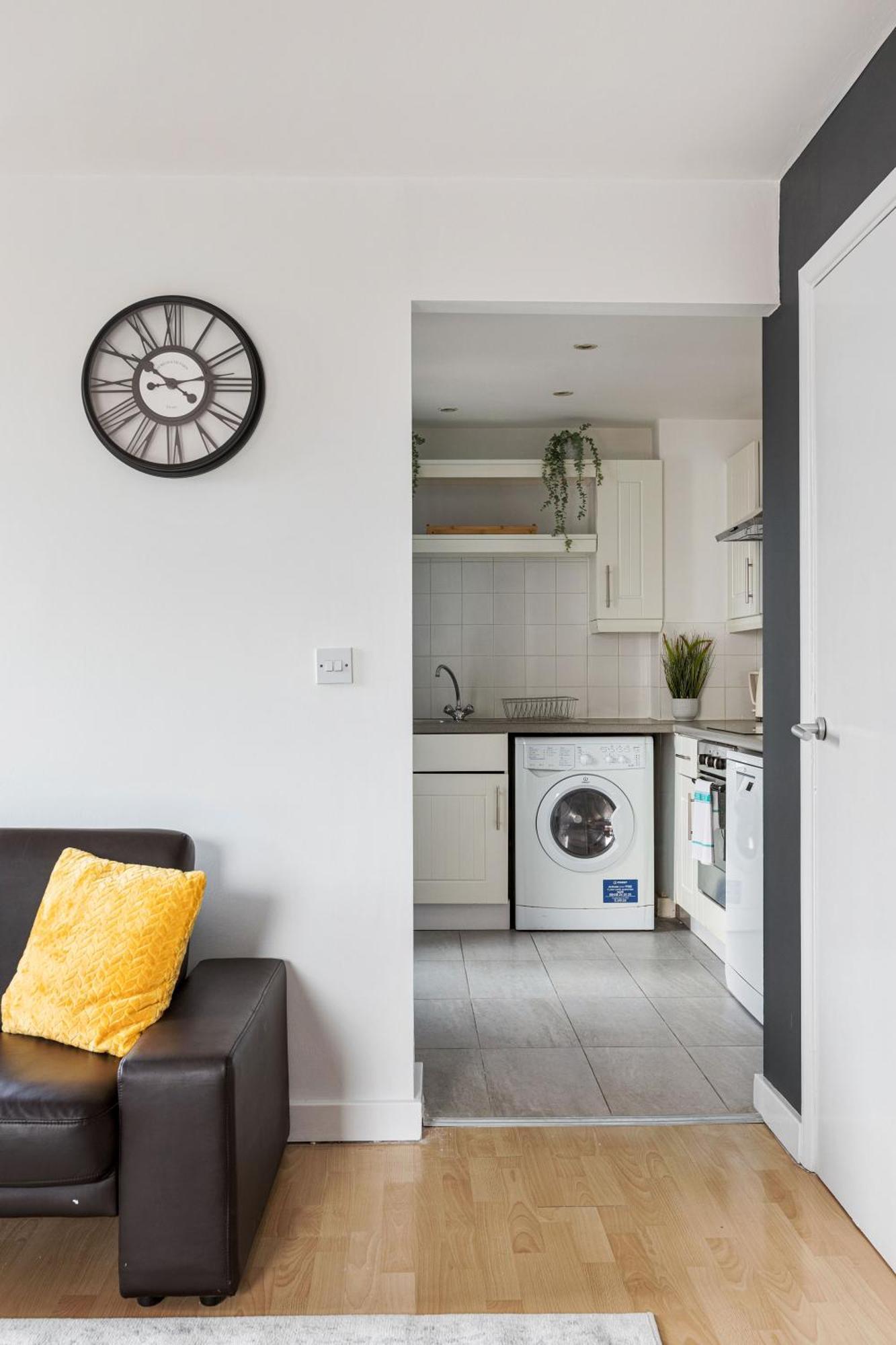 2bedroom 2bathroom Large Modern With Balcony At King's Cross *